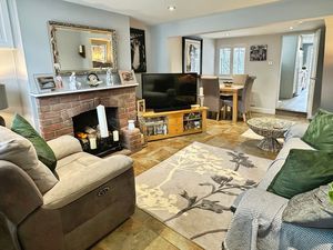 High Street- click for photo gallery